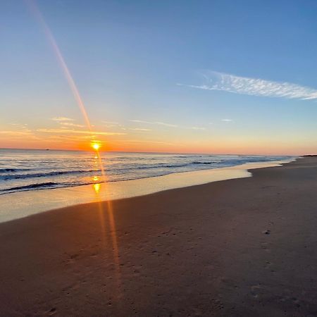 Sandy Shores - 2Br Beach Getaway And Surf Spot Форт Пирс Экстерьер фото
